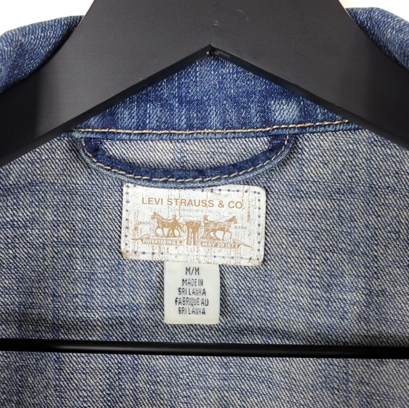 ⬇️$28 Levi's Trucker Cropped Denim Jacket M - Picture 6 of 9